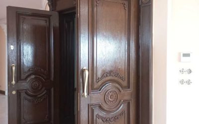 سازنده درب ورودی سبک کلاسیک روکش بلوط با رنگ سوپر براق پلی اورتان آلمان