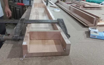 اجرای هندریل چوبی فینگر جوینت راش رومانی روی دیوار پله ۱۴ سانتی