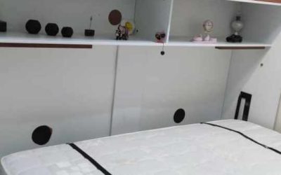 فروش تخت کم‌جا در حد نو با دکور و میز تحریر – مناسب اتاق کودک و نوجوان